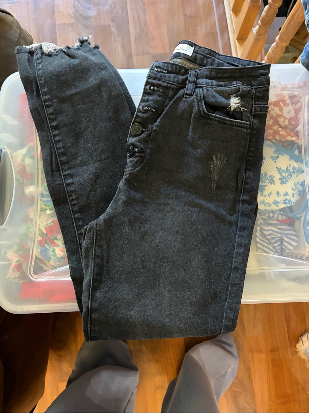 Women's Black Distressed Skinny Jeans